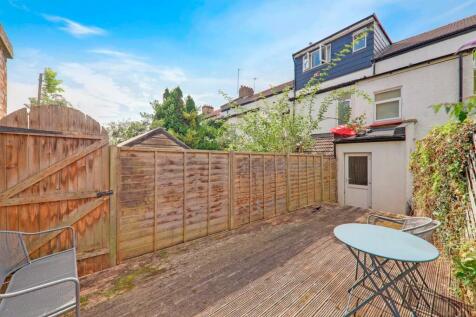 08-6c97JHPropWorld - 3 Knighton Park Road - 22-med