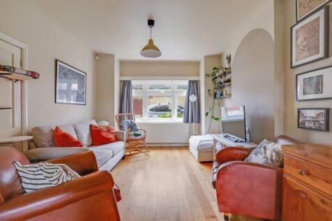 01-4c9cJHPropWorld - 18 Oaksford Avenue - 1-medium