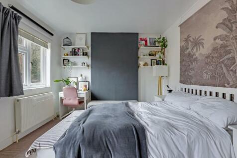 14-7302JHPropWorld - 18 Oaksford Avenue - 40-mediu