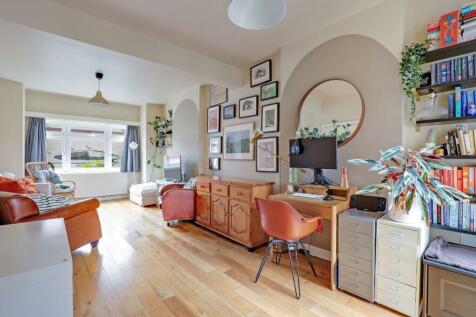 02-7401JHPropWorld - 18 Oaksford Avenue - 4-medium