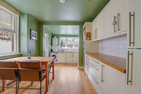 05-f987JHPropWorld - 18 Oaksford Avenue - 13-mediu