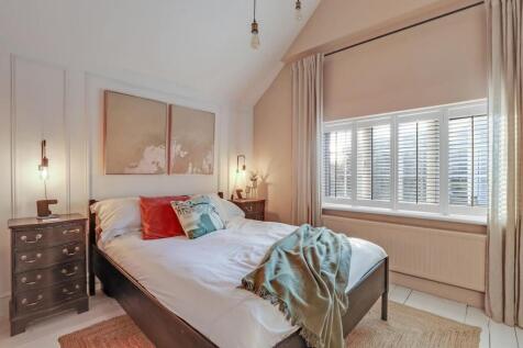 10-7a58JHPropWorld - 35a Addington Grove - 28-medi