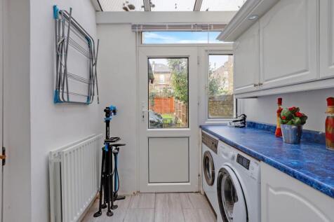 04-f5beJHPropWorld - 63 Byne Road - 10-medium.jpg