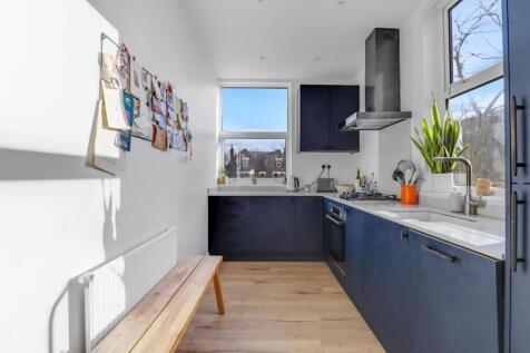 13-6156JHPropWorld - F3, 74-76 Lawrie Park Road - 