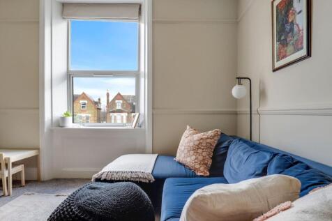 07-14b7JHPropWorld - F3, 74-76 Lawrie Park Road - 