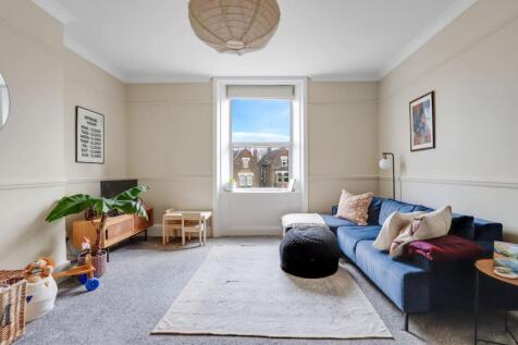 06-5125JHPropWorld - F3, 74-76 Lawrie Park Road - 