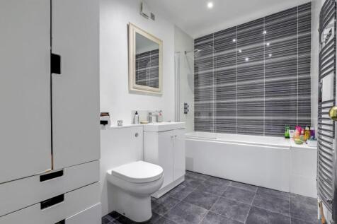 10-0abaJHPropWorld - F3, 74-76 Lawrie Park Road - 