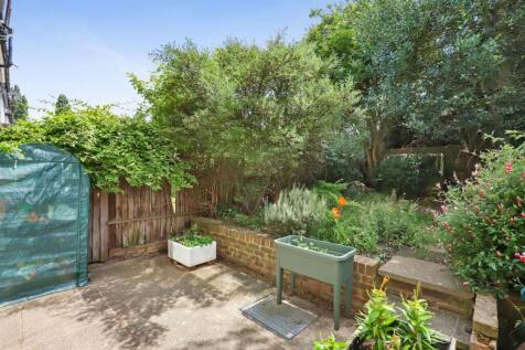 06-dbf6JHPropWorld - 62 Datchet Road - 16 (1)-medi