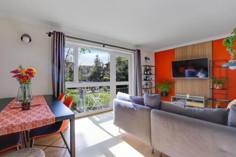 01-565cJHPropWorld - 1 Coniston Court - 1-medium.j
