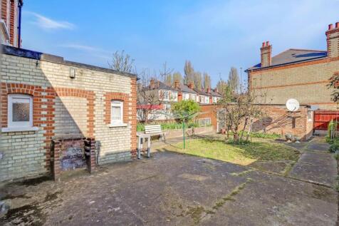 07-8292JHPropWorld - 25 Earlsthorpe Road - 19-medi