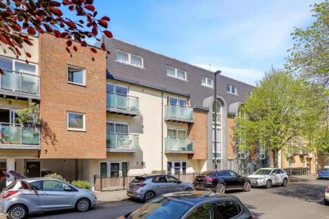 15-71c2JHPropWorld - Flat 9, 2-4 Trewsbiry Road -4