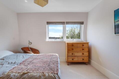08-5c02JHPropWorld - Flat 9, 2-4 Trewsbiry Road -2