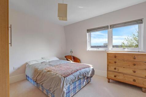 07-a878JHPropWorld - Flat 9, 2-4 Trewsbiry Road -1