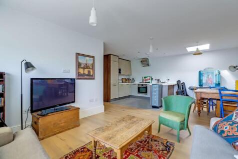 11-f44aJHPropWorld - Flat 9, 2-4 Trewsbiry Road -3