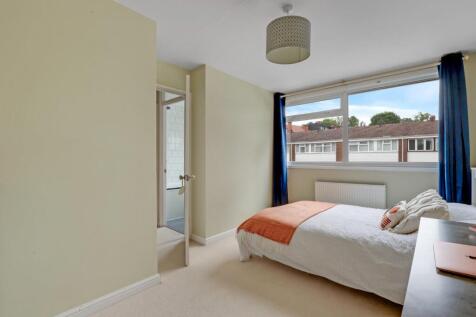 01-d51eJHPropWorld - 11 Brickwood Close - 1.jpg