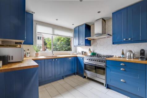 13-b055JHPropWorld - 11 Brickwood Close - 37.jpg