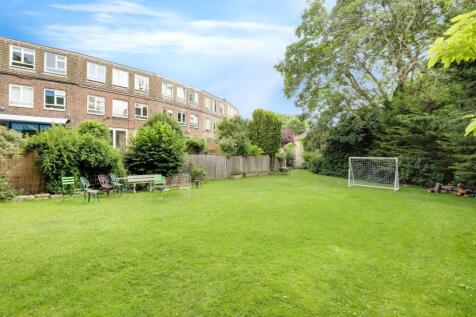 13-320fJHPropWorld - 45 Hall Drive - 13.jpg