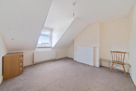 03-a22082362 - PropWorld - NS - Top Floor Flat, 8 