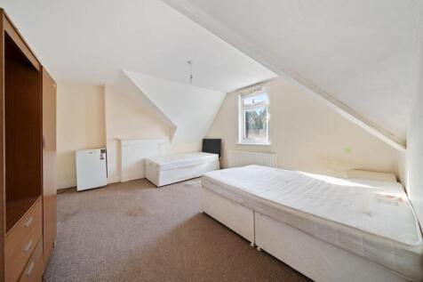06-66e882362 - PropWorld - NS - Top Floor Flat, 8 