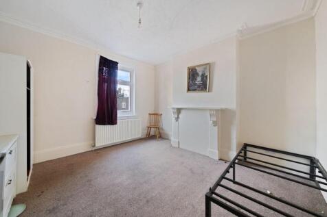 14-b7af82362 - PropWorld - NS - Top Floor Flat, 8 