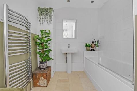 08-50fcJHPropWorld - 62 Byne Road - 25-medium.jpg