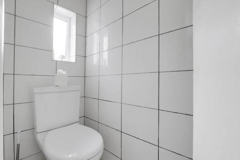 11-2401JHPropWorld - 77a Sydenahm Road - 31-small.