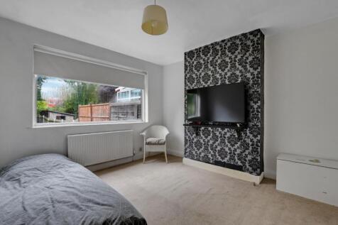 10-e061JHPropWorld - 7 Mylis Close - 14.jpg