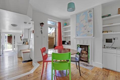 13-c8faJHPropWorld - 38 Larkbere Road - 5.jpg