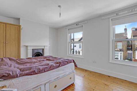04-1f7bJHPropWorld - 38 Larkbere Road - 23.jpg