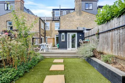 02-08c4JHPropWorld - 38 Larkbere Road - 17.jpg