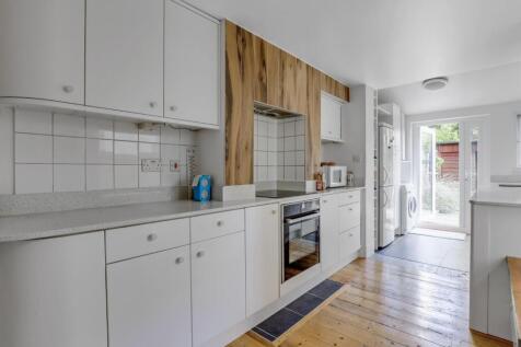 15-3c9cJHPropWorld - 38 Larkbere Road - 11.jpg