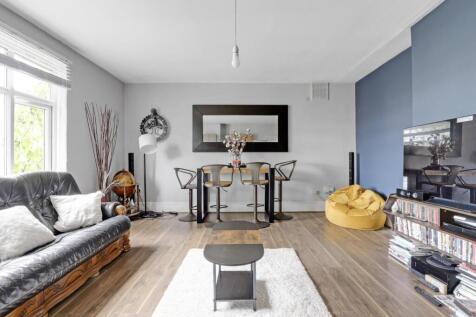 02-9462JHPropWorld - 18c Trewsbury Road - 5.jpg