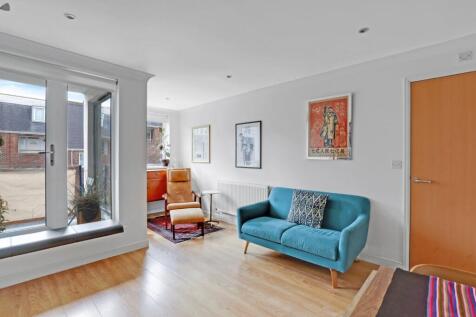 04-5451JHPropWorld - Flat 3, 104 Wells Park Road -
