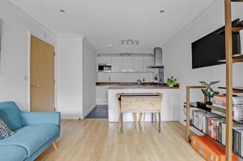 03-7956JHPropWorld - Flat 3, 104 Wells Park Road -