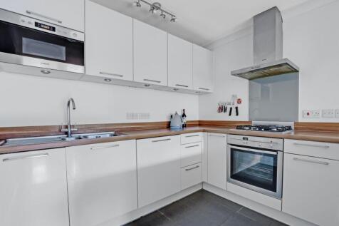 08-8c94JHPropWorld - Flat 3, 104 Wells Park Road -