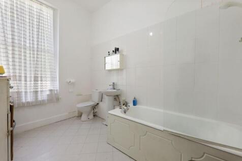 12-60daJHPropWorld - 20a Peak Hill Avenue - 36 (1)