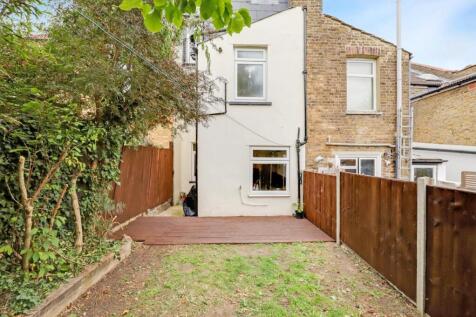 04-45a5JHPropWorld - 63 Highclere Street - 29.jpg