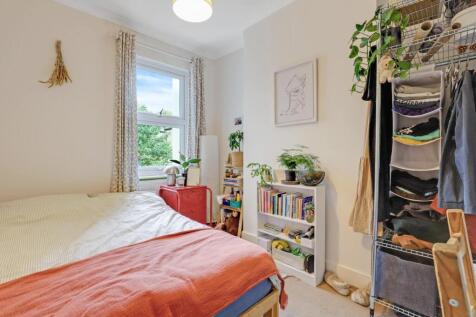 06-b9f0JHPropWorld - 63 Highclere Street - 35.jpg