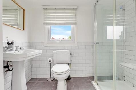 01-d14eJHPropWorld - 63 Highclere Street - 20.jpg