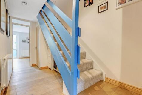 12-f058JHPropWorld - 9 Prospect Close - 2.jpg
