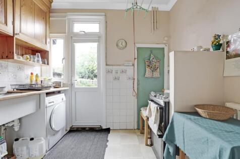 06-f19eJHPropWorld - 21 Tannsfeld Road - 16.jpg