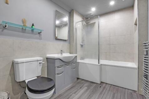 13-1590JHPropWorld - FLat 2, 76 Lawrie Park Road -