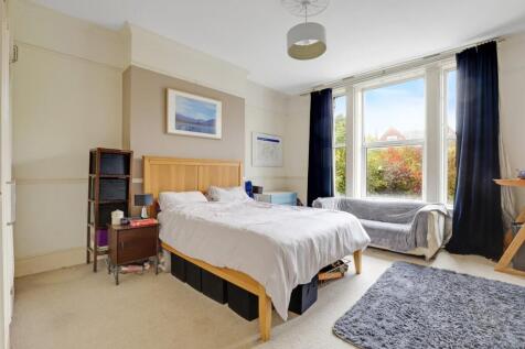 15-5897JHPropWorld - FLat 2, 76 Lawrie Park Road -