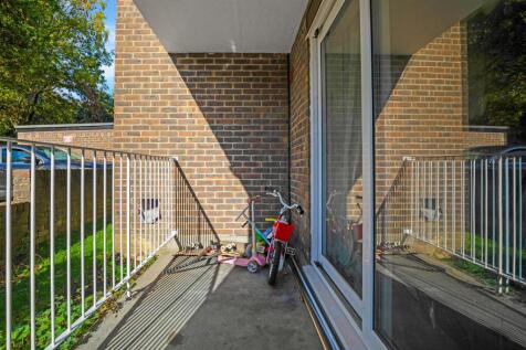 12-22d284569-Propworld-JJ-Wells Park Court-1.jpg