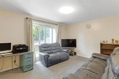 11-db5e84569-Propworld-JJ-Wells Park Court-15.jpg