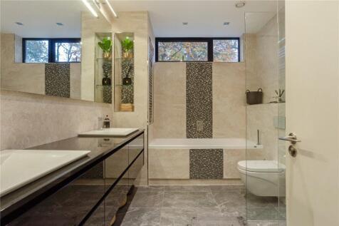 Bath/Shower Room