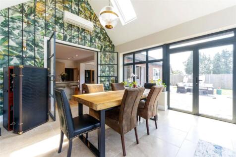 Sun/Dining Room