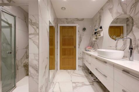 Bath/Shower Room