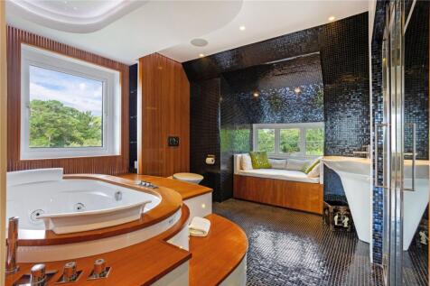 Main En Suite