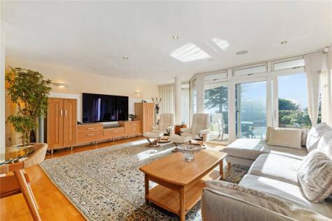Sitting/Dining Room